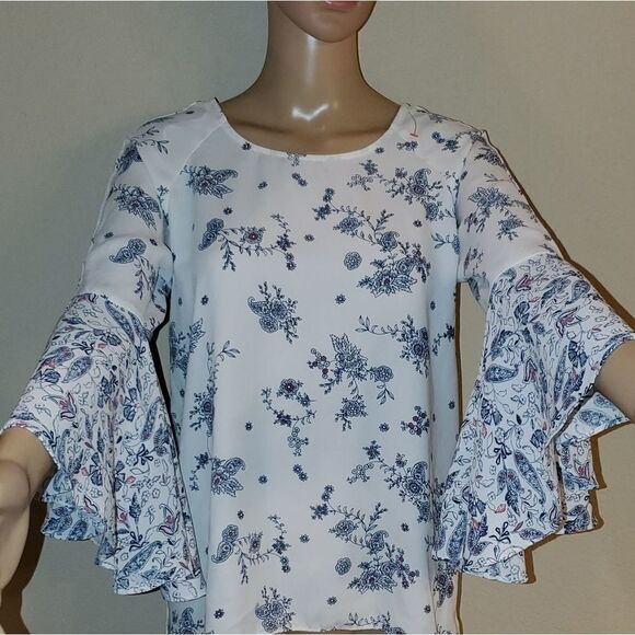 Adorable Lauren Conrad Floral Top, - Picture 3 of 6